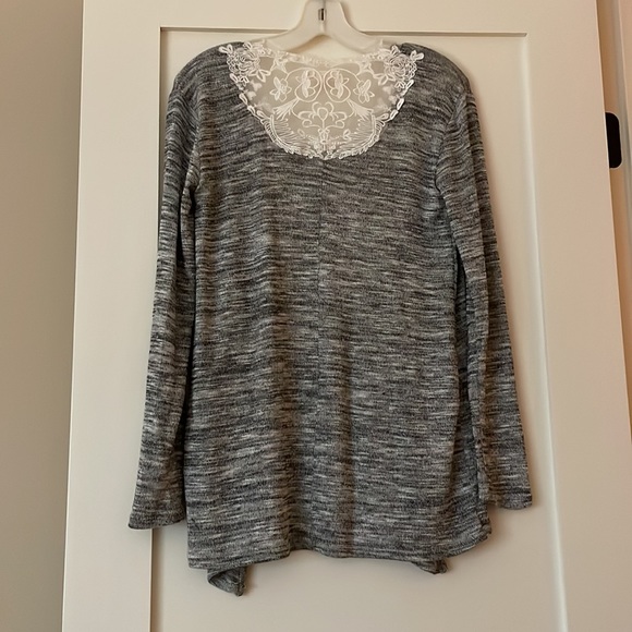 Cape Juby gray cardigan with white lace back - Picture 2 of 2